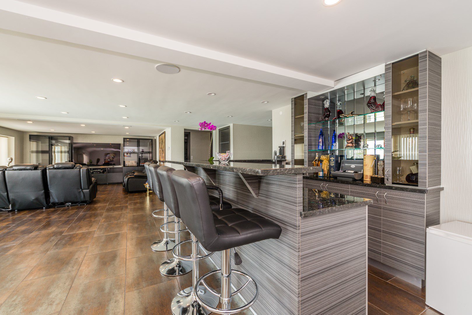 026_Indoor Bar Paramount Realty USA