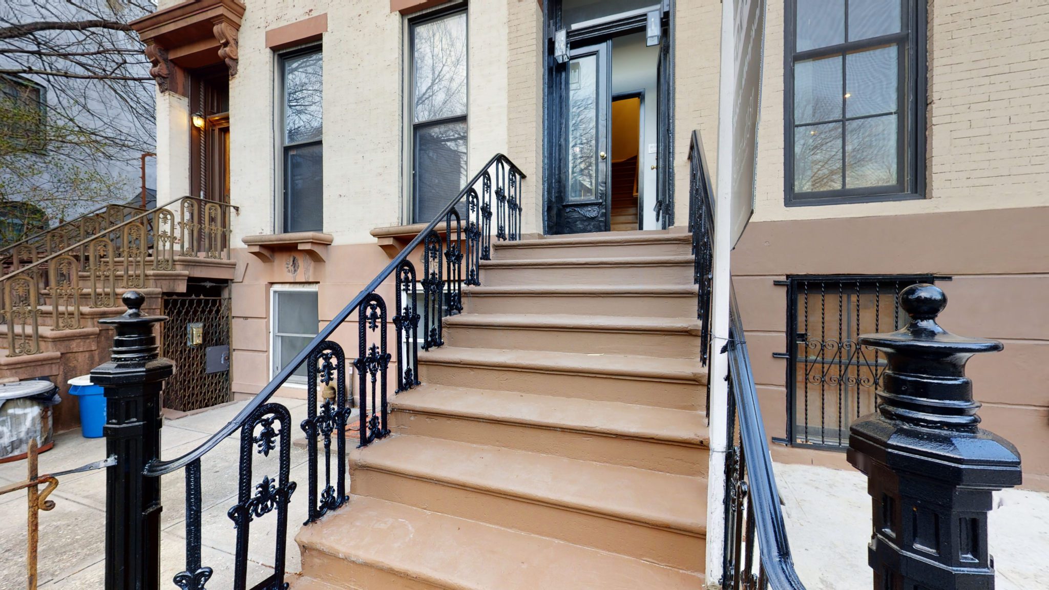 Auctions Paramount Realty USA