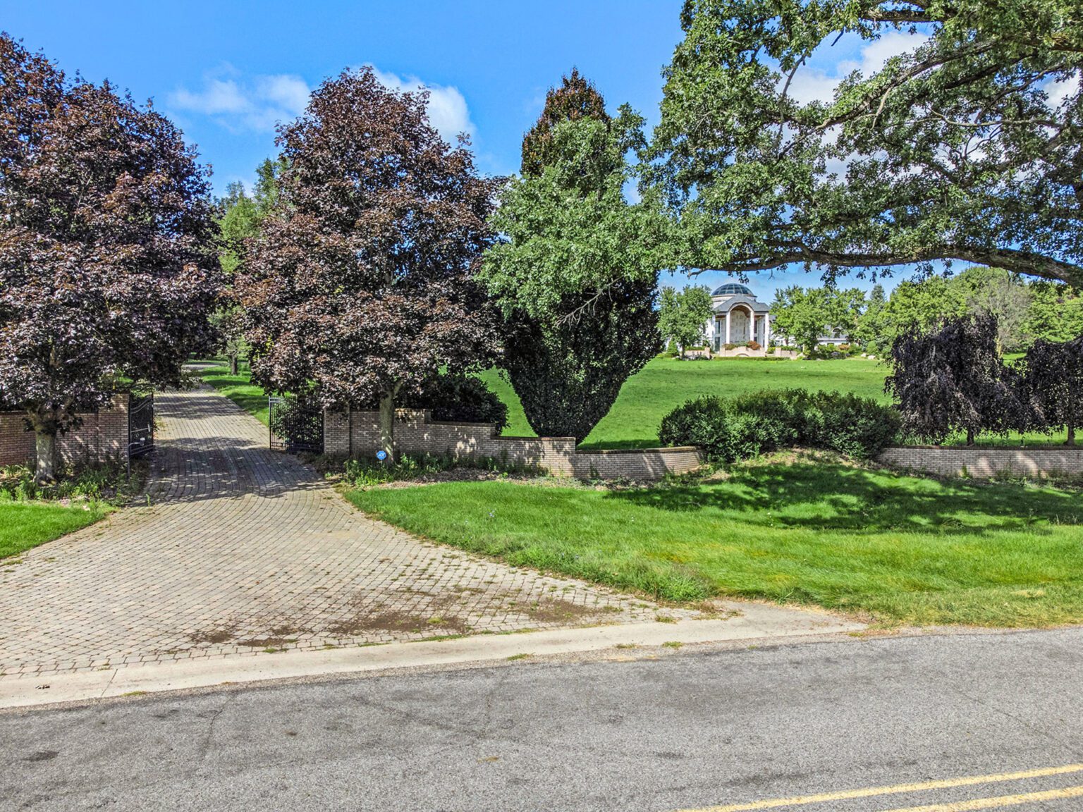 Luxury Property Auctions Paramount Realty USA